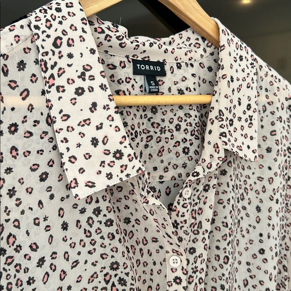 Torrid Chiffon Twist Front Tunic Shirt Tan Leopard Print Plus Size 5X - Picture 4 of 16